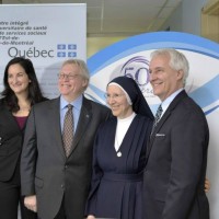 Marie Montpetit, députée de Crémazie, Dr Gaétan Barrette, Ministre de la Santé, Sr Pierre Anne Mandato, DG de l'Hôpital, Yvan Gendron, prés. du CIUSS